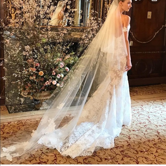 Monique Lhuillier Other - Monique Lhuillier Lace Veil